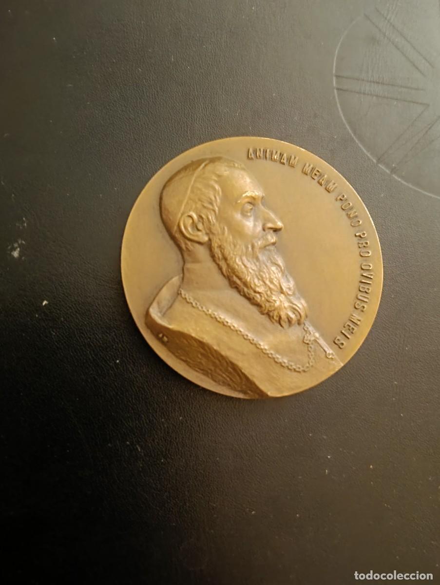 Antig&uuml;edades: MEDALLA DE MANO EN BRONCE PATINADO 75 ANIVERSARIO FUNDACION TERCIARIOS CAPUCHINOS N.S. DOLORES 1964
