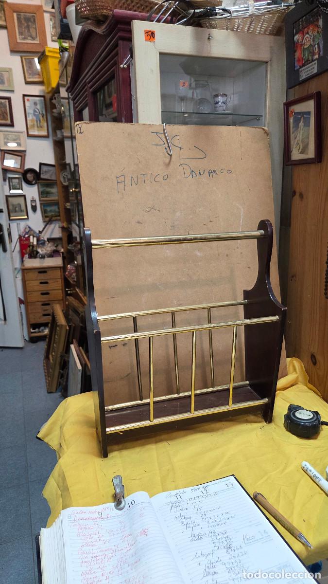 Antig&uuml;edades: revistero de madera y metal