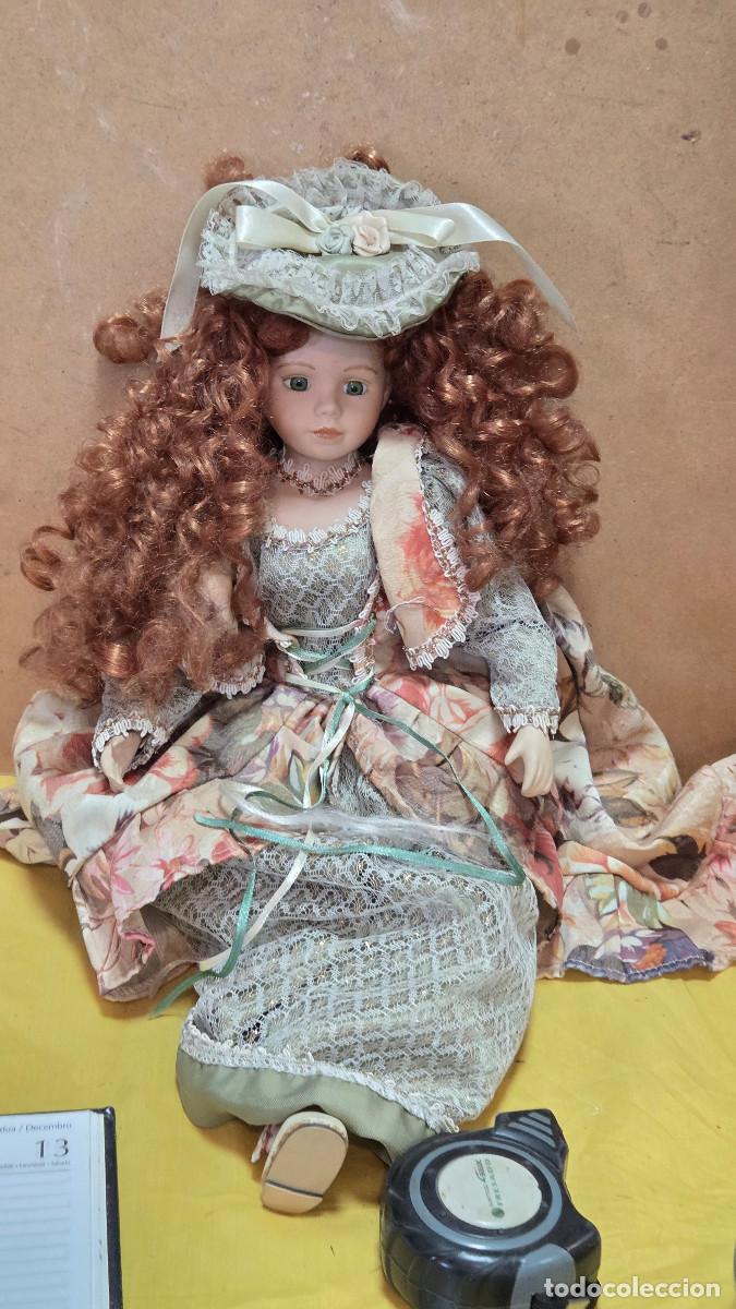 Antig&uuml;edades: mu&ntilde;eca de porcelana firmada