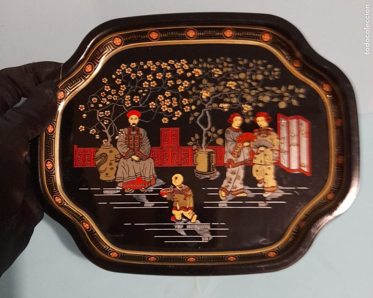 Antig&uuml;edades: Peque&ntilde;a bandeja met&aacute;lica ELITE TRAY ENGLAND decorada con tema chinesco 19 x 16 cm