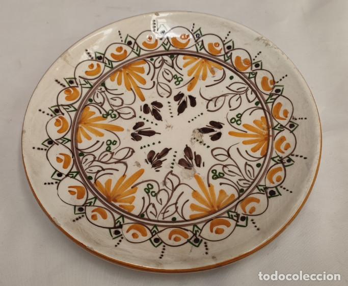 Antig&uuml;edades: PLATO PARA COLGAR, PINTADO A MANO A MANO, 19 CM