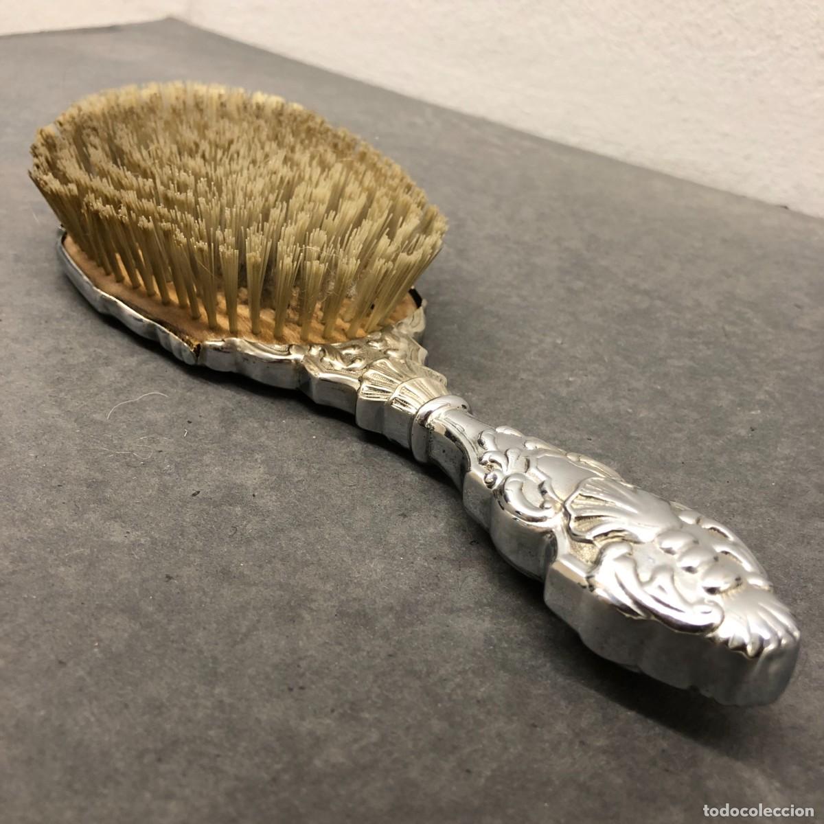 Antig&uuml;edades: ANTIGUO CEPILLO DE PELO - MONTURA DE PLATA O SIMILAR - SIGLO XIX - 25 X 9 X 4 CM / 1653