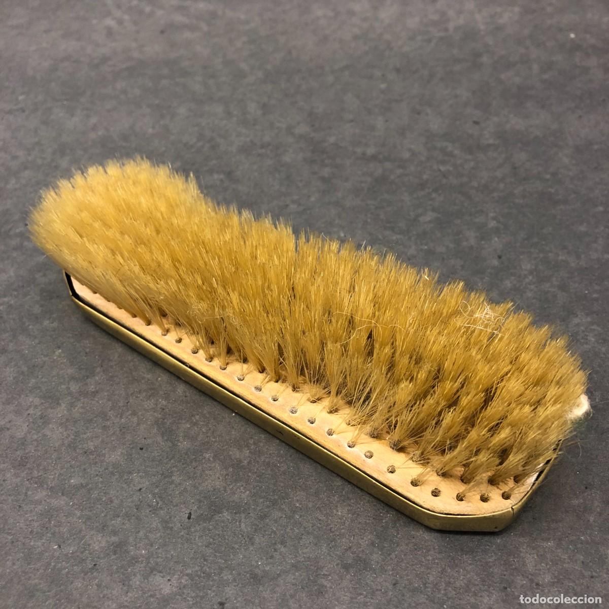 Antig&uuml;edades: ANTIGUO CEPILLO PARA ROPA - MONTURA DE LAT&Oacute;N O SIMILAR - 16,5 X 5 X 4 CM / 1655