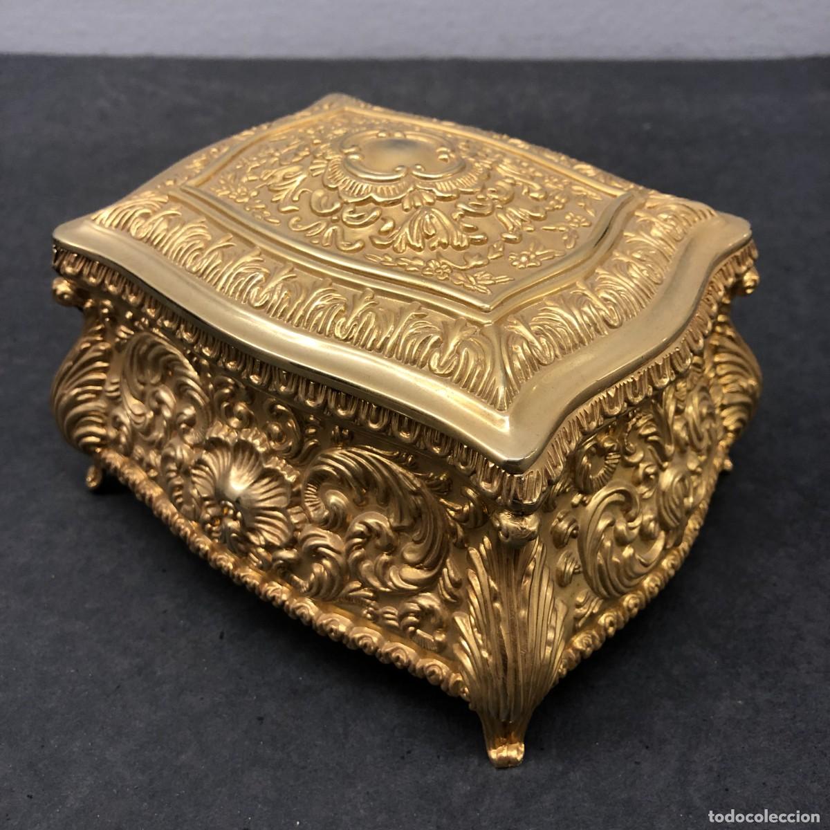 Antig&uuml;edades: ANTIGUO JOYERO - DE BRONCE DORADO O SIMILAR - ESTILO VICTORIANO - 10 X 15,5 X 13 CM / 1664