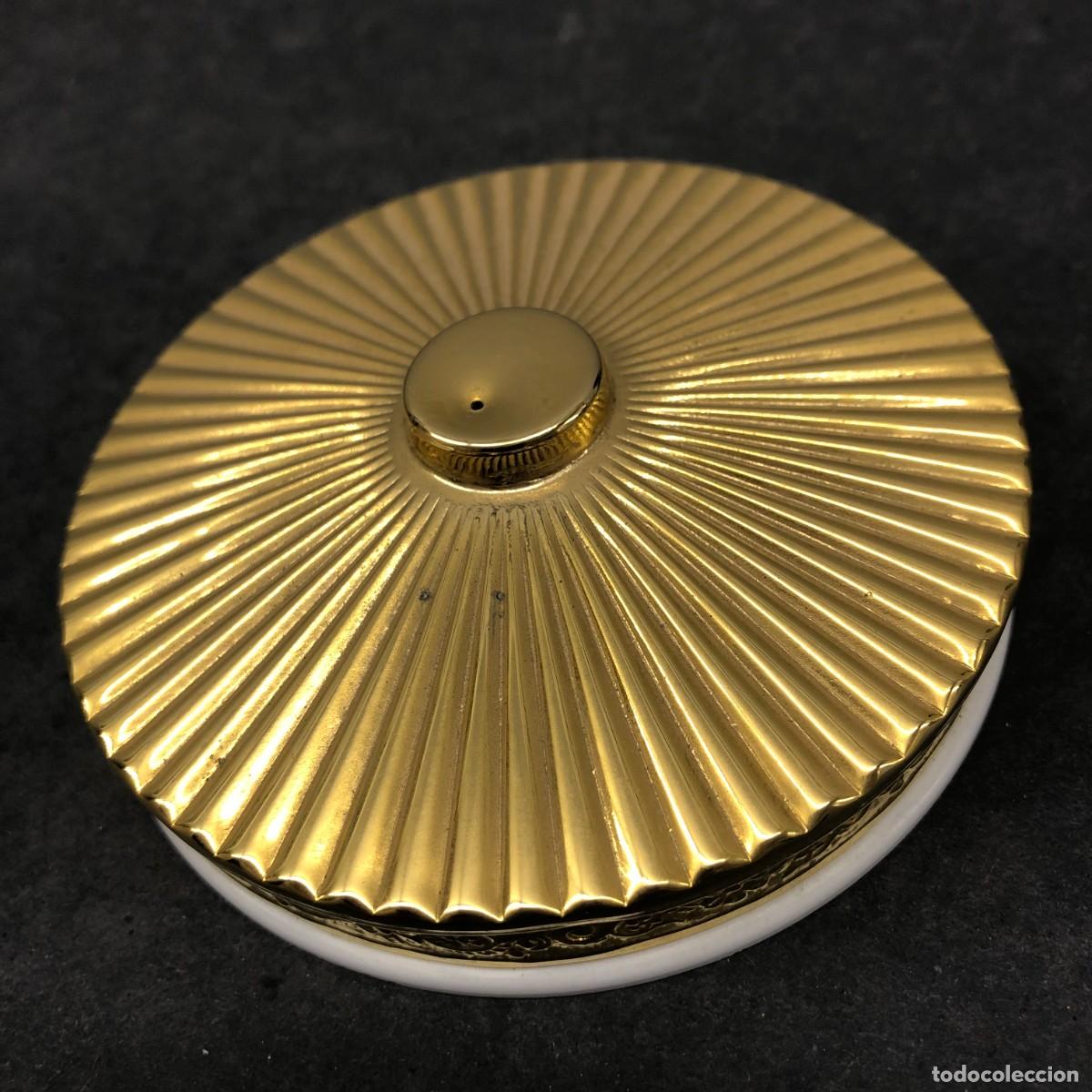 Antig&uuml;edades: ANTIGUA POLVERA - VINTAGE - DE LAT&Oacute;N O SIMILAR - 8,5 CM &Oslash; / 1669