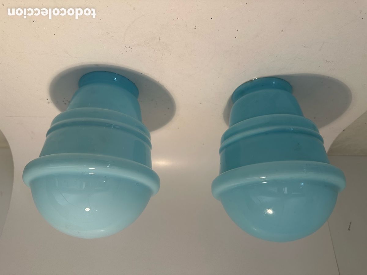 Antig&uuml;edades: LOTE DOS ANTIGUAS GLOBOS O TULIPAS DE OPALINA AZUL ART DECO.