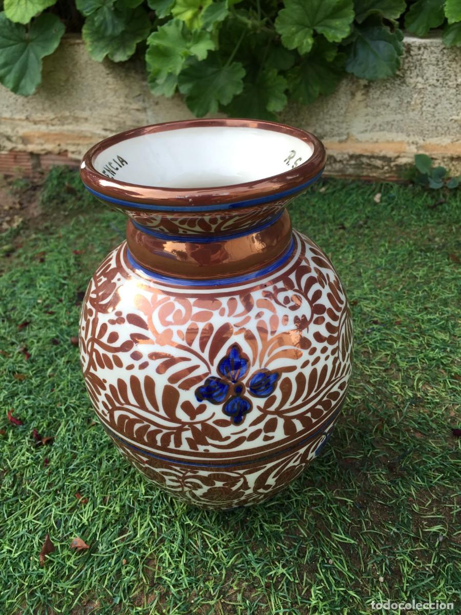 Antig&uuml;edades: BONITO JARRON DE CERAMICA CON REFLEJOS METALICOS DE GIMENO RIOS --- MANISES (VALENCIA)