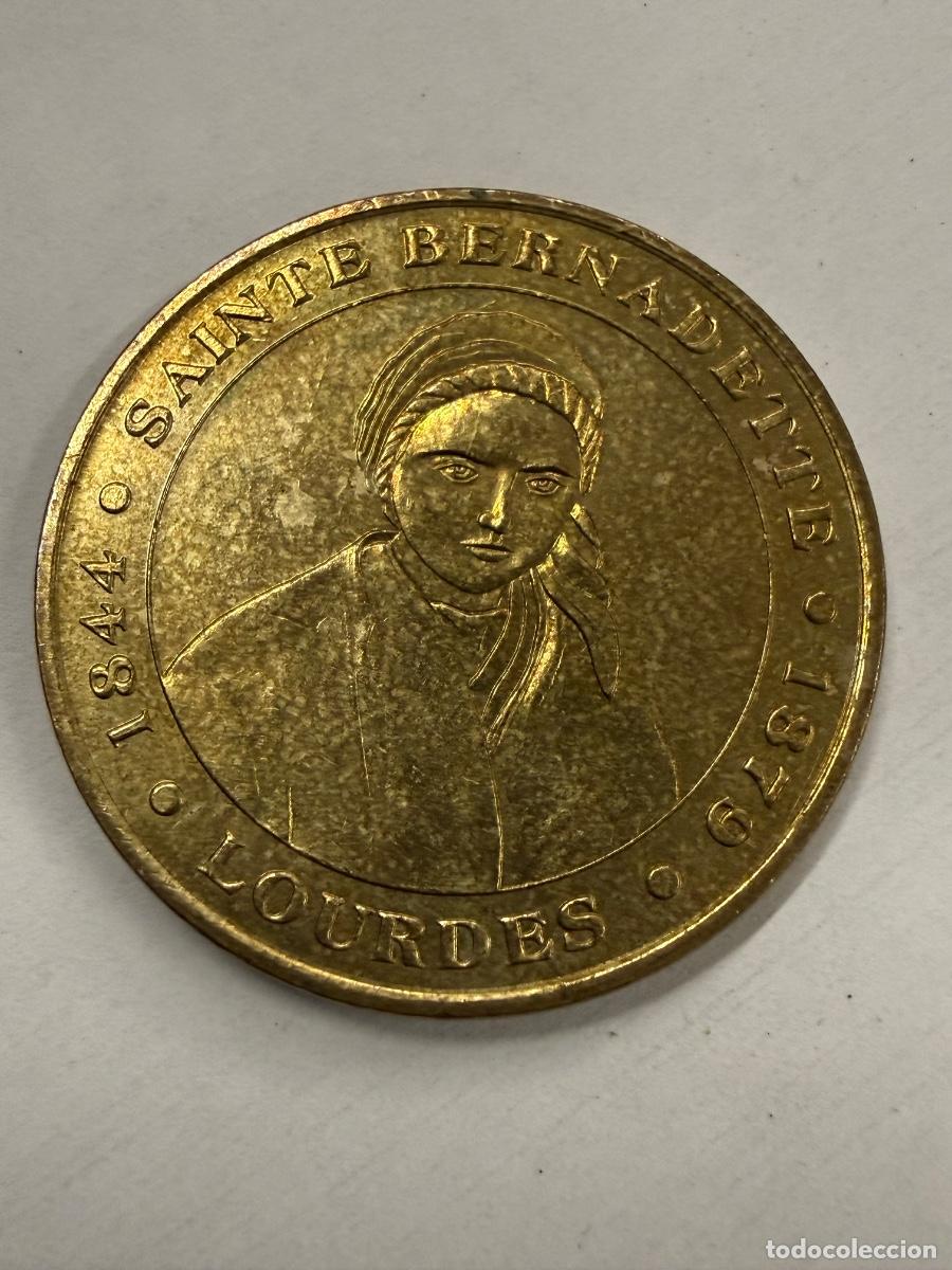 Antig&uuml;edades: Moneda conmemorativa Virgen de Lourdes, Bernadette. 3,5cms diametro