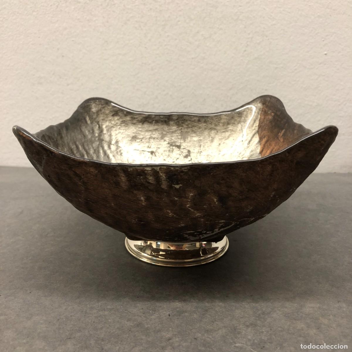 Antig&uuml;edades: CUENCO DECORATIVO - DE METAL - TEXTURA MARTILLADA - 18 X 18 X 11 CM / 1682