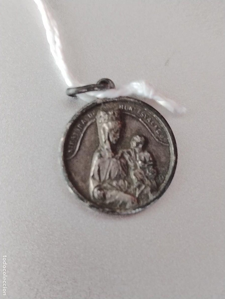 Antiquit&auml;ten: Antigua medalla Nuestra Se&ntilde;ora de Roncesvalles y Sagrado Coraz&oacute;n de Jes&uacute;s. Unos 2 cm
