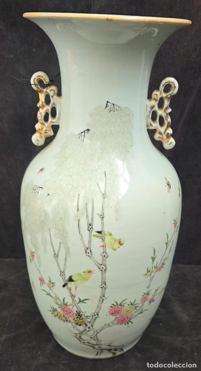 Antig&uuml;edades: Gran Jarr&oacute;n Chino de Porcelana Celad&oacute;n con P&aacute;jaros y Flores &ndash; Asas Caladas &ndash; Pintado a Mano