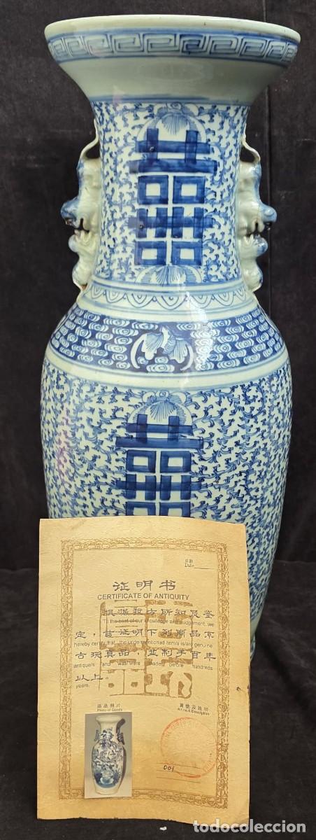 Antig&uuml;edades: Gran Jarr&oacute;n Chino de Porcelana Azul y Blanca con S&iacute;mbolo Doble Felicidad (囍) y Asas Foo &ndash; 62 x 25 cm