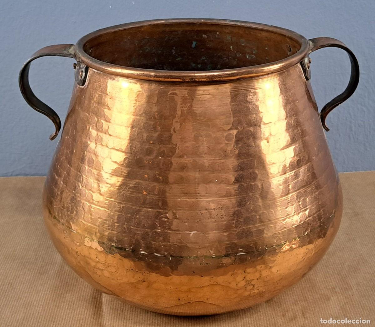 Antig&uuml;edades: Antigua olla de cobre, siglo XX Mide 22 cm de altura