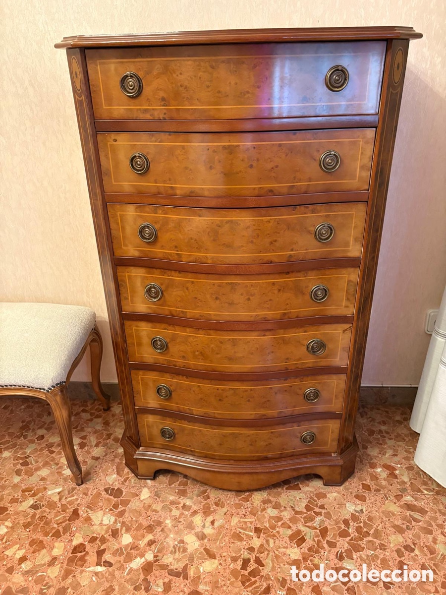 Antig&uuml;edades: C&oacute;moda cl&aacute;sica de madera noble - Foto 1
