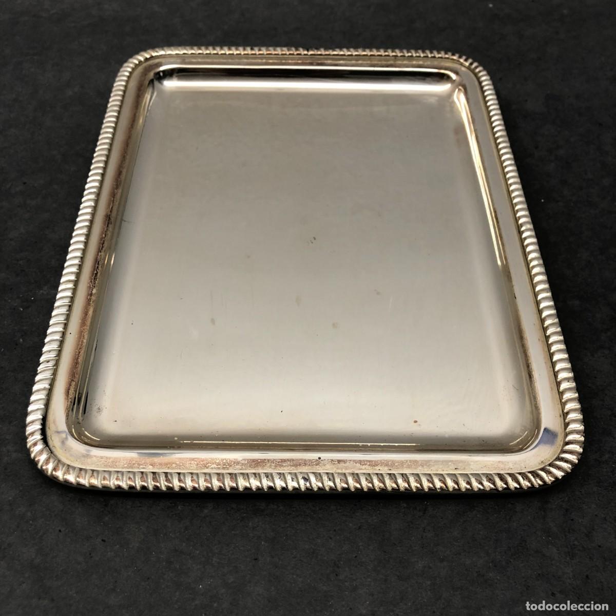 Antig&uuml;edades: ANTIGUA BANDEJA RECTANGULAR - DE ALPACA CON BA&Ntilde;O DE PLATA - 22,5 X 18 CM / 1711