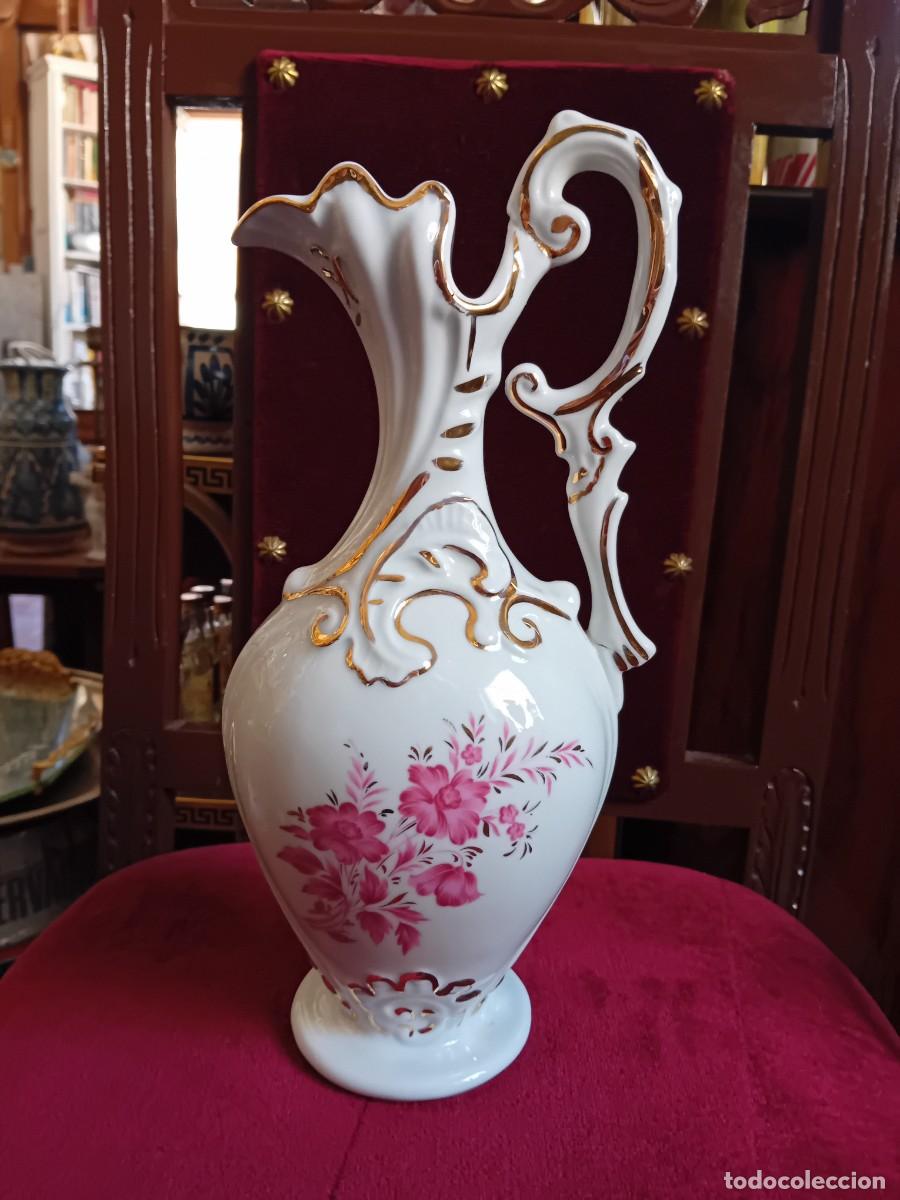 Antig&uuml;edades: Jarr&oacute;n o jarra de porcelana decorado con flores y oro al mercurio siglo XX