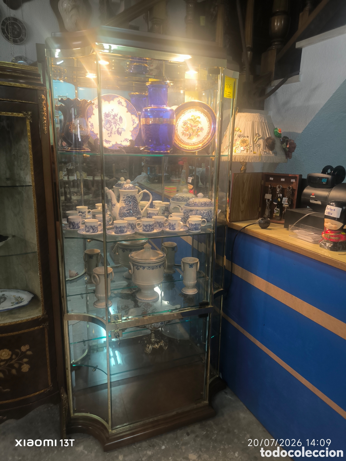 Antig&uuml;edades: Vitrina expositora con doble llave