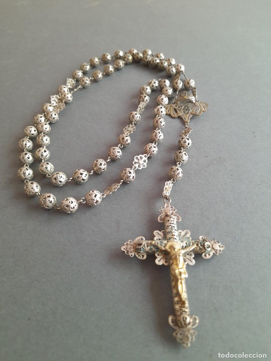 Antig&uuml;edades: rosario de filigrana color plata , con cruz de 6,5x4,5cm aprox, largo 58cm aprox