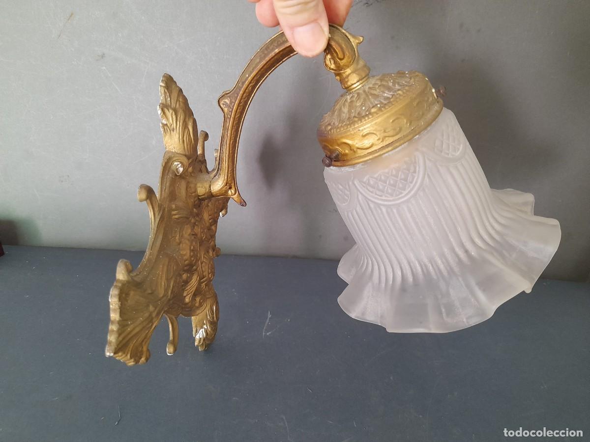 Antig&uuml;edades: aplique antiguo de pared, bronce con tulipa , cableado de epoca, 23x18cm aprox