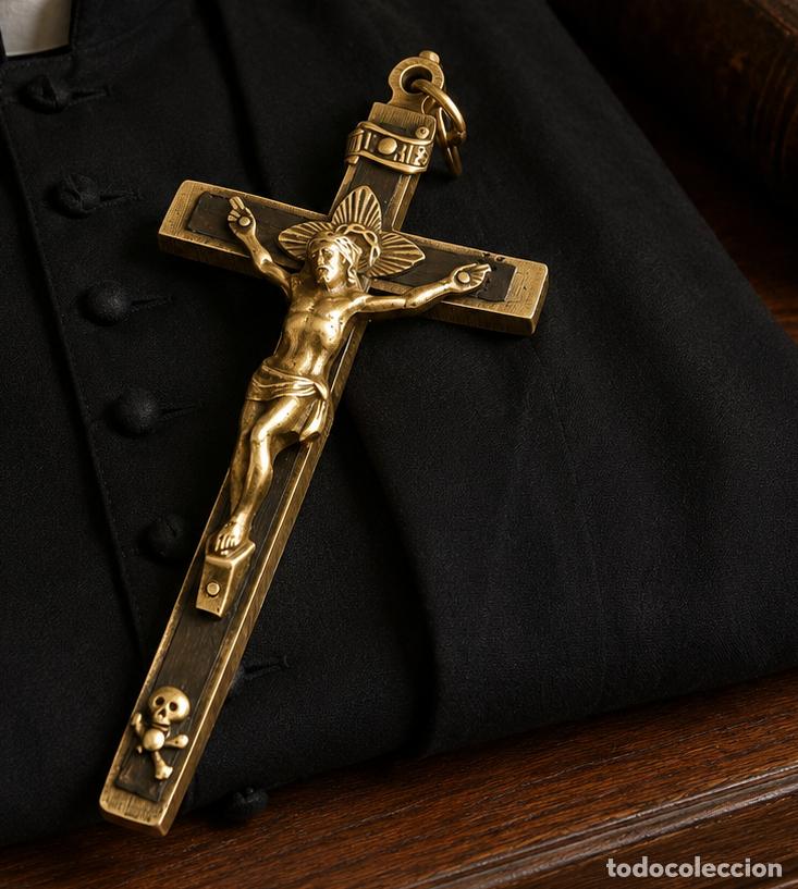 Antiques: C 1850 &middot; COLGANTE GRAN CRUZ CRUCIFIJO ESCULPIDO ANTIGUO 11 CM : CRISTO CRUCIFICADO EN BRONCE Y &Eacute;BANO