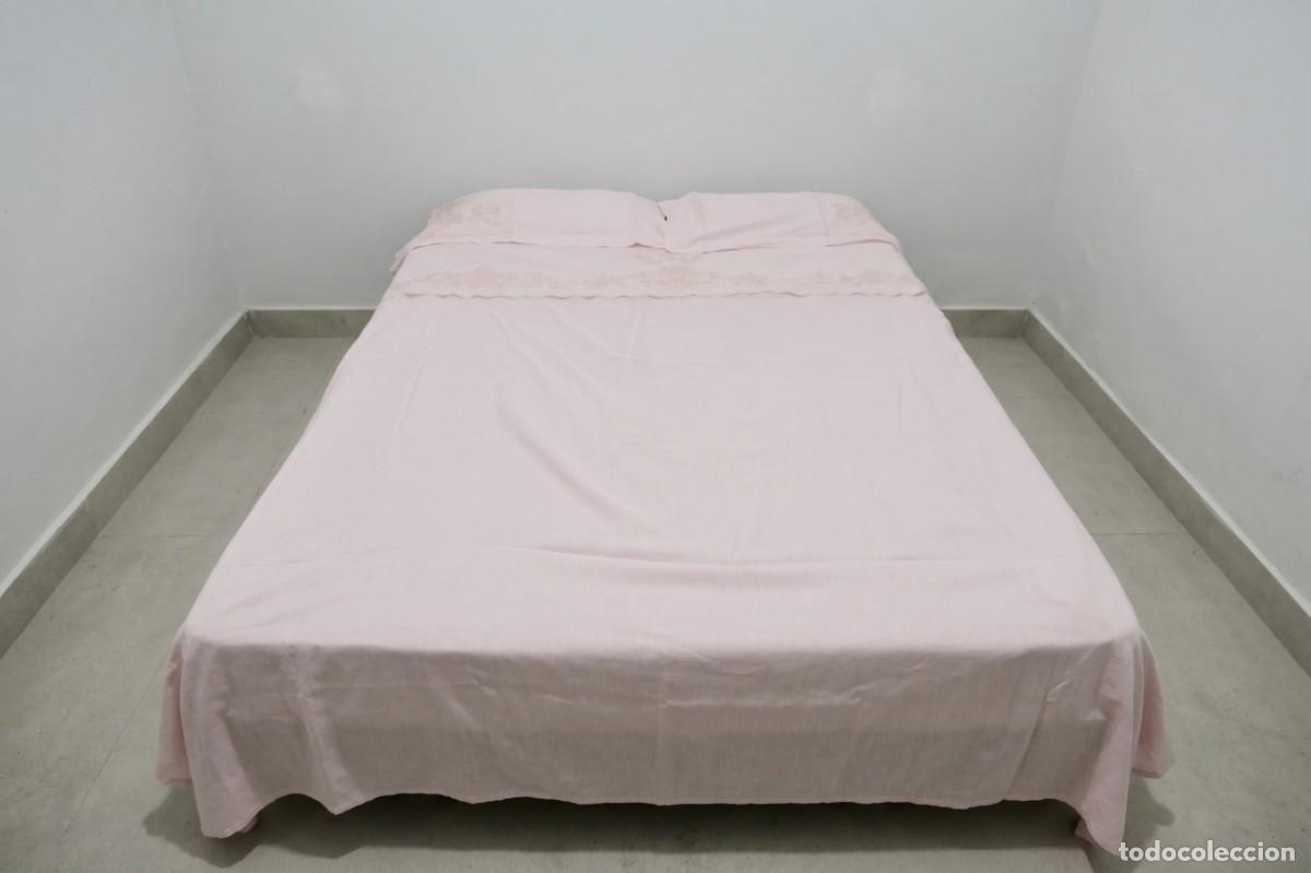 Antiguidades: Espectacular S&aacute;bana de Hilo Rosa Palo Bordada a Mano CALASANZ Barcelona - Gran Tama&ntilde;o 283x229 cm