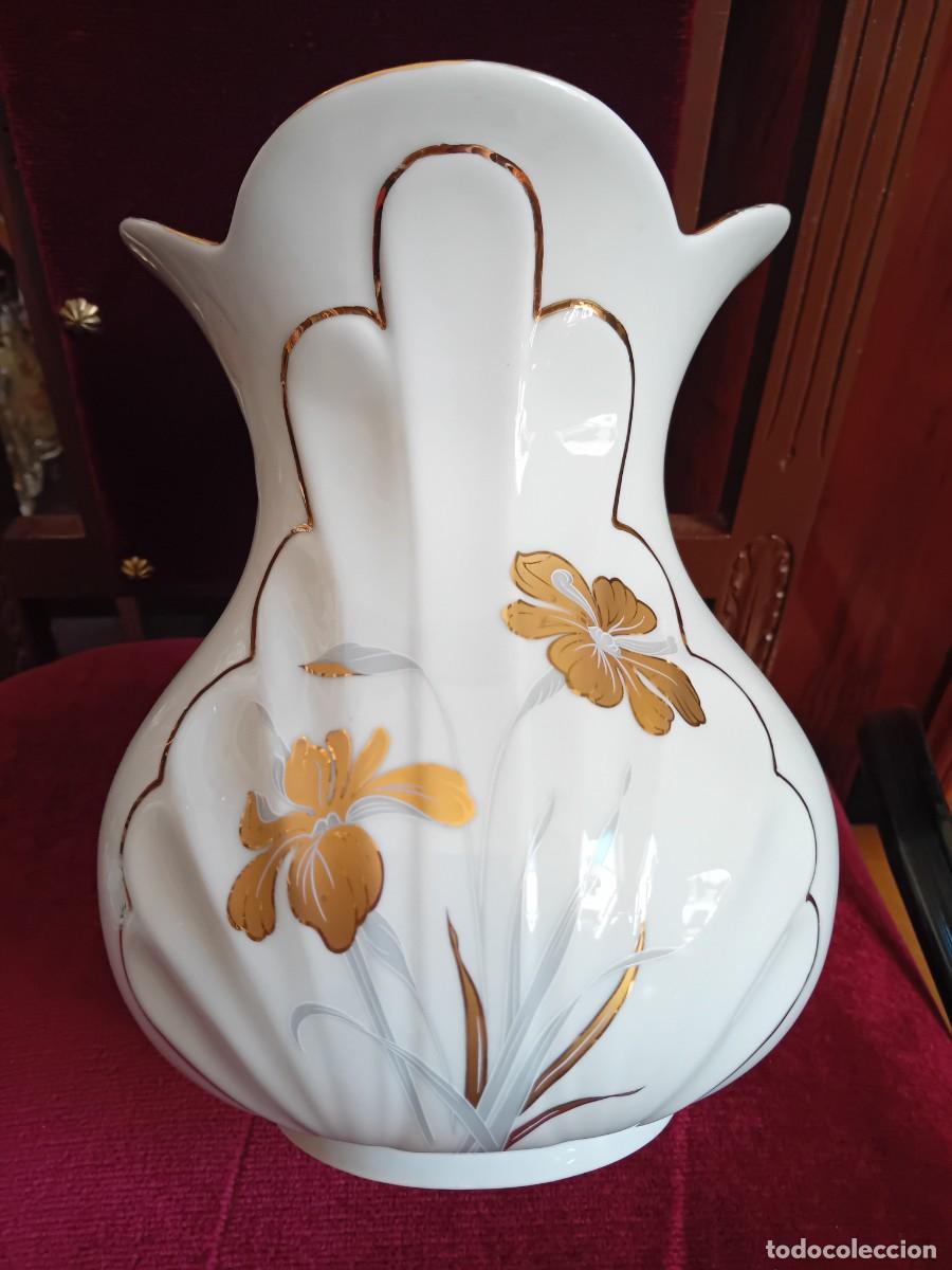 Antig&uuml;edades: Jarr&oacute;n de porcelana con flores en oro al mercurio d&eacute;cada de los 70