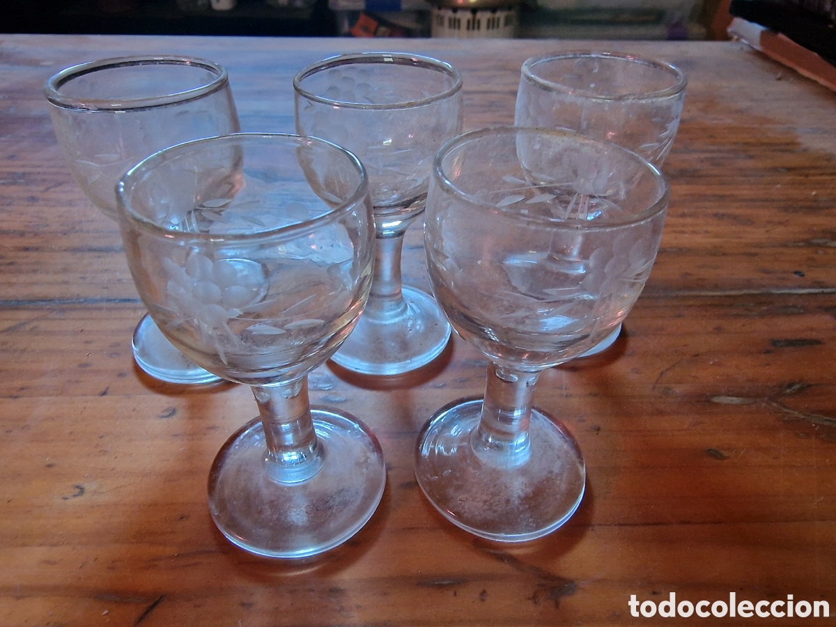 Antig&uuml;edades: Lote 5 copitas antiguas de cristal grabado,a&ntilde;os 40-50