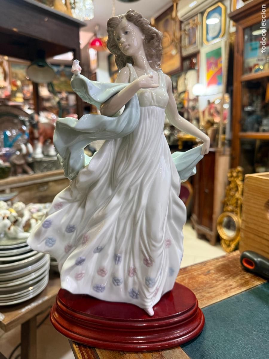 Antig&uuml;edades: PRECIOSA ESCULTURA DE LLADRO LA DAMA DEL RUISE&Ntilde;OR - MEDIDA 32 CM