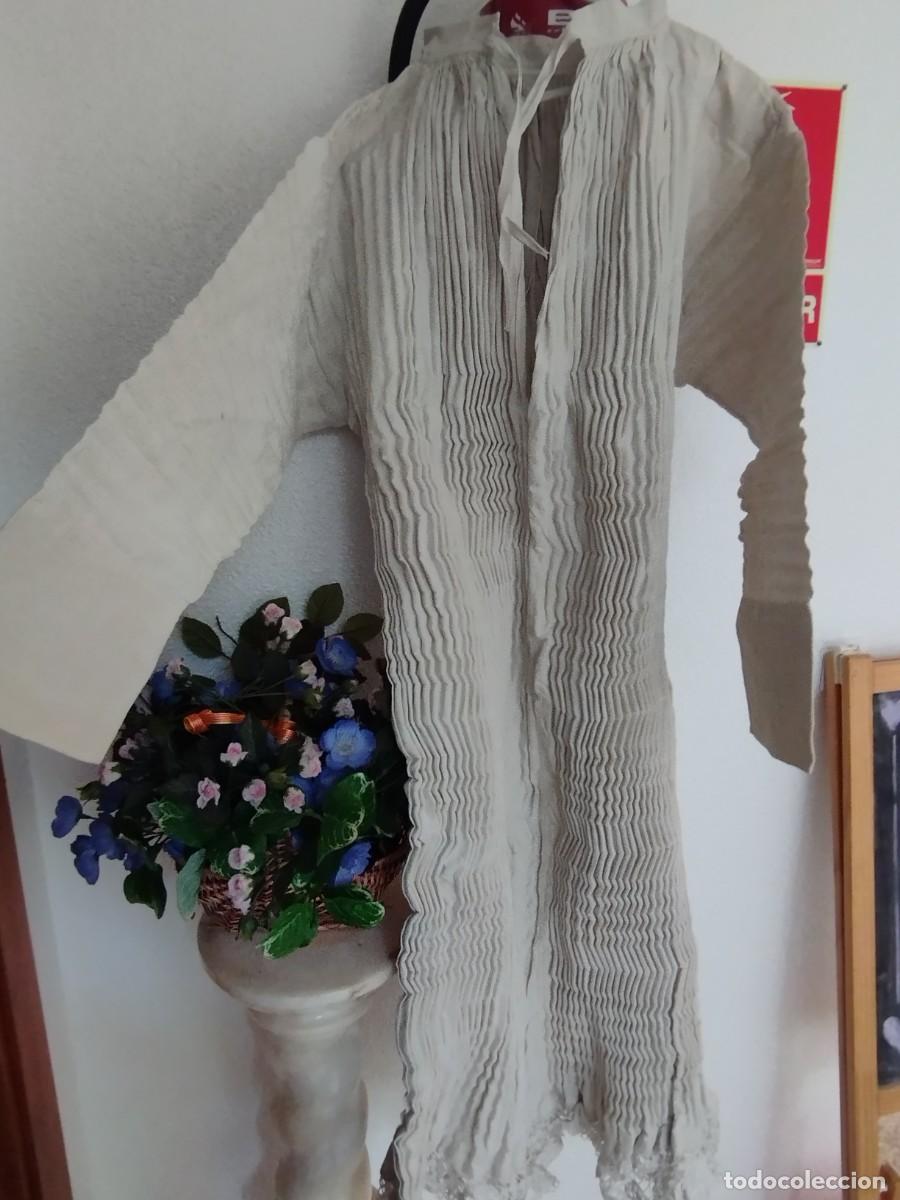 Antiques: Alba de lino ,muy antigua ,muy buena conservaci&oacute;n,tela pleisada