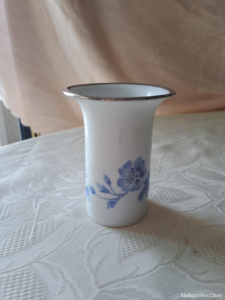 Antig&uuml;edades: Bonito jarr&oacute;n de porcelana Roya KPM Bavaria,Flores en azul.