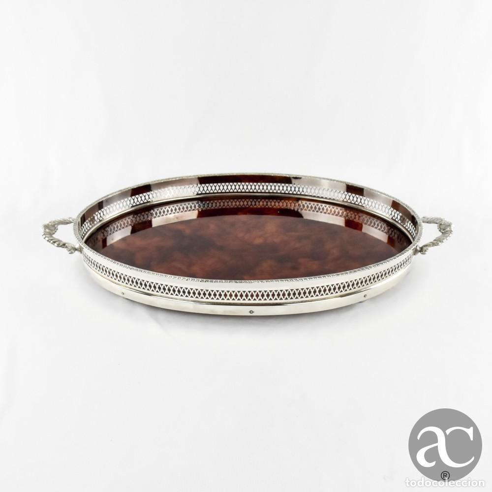 Antig&uuml;edades: Tabuleiro oval de gradinha em casquinha e base a imitar tartaruga