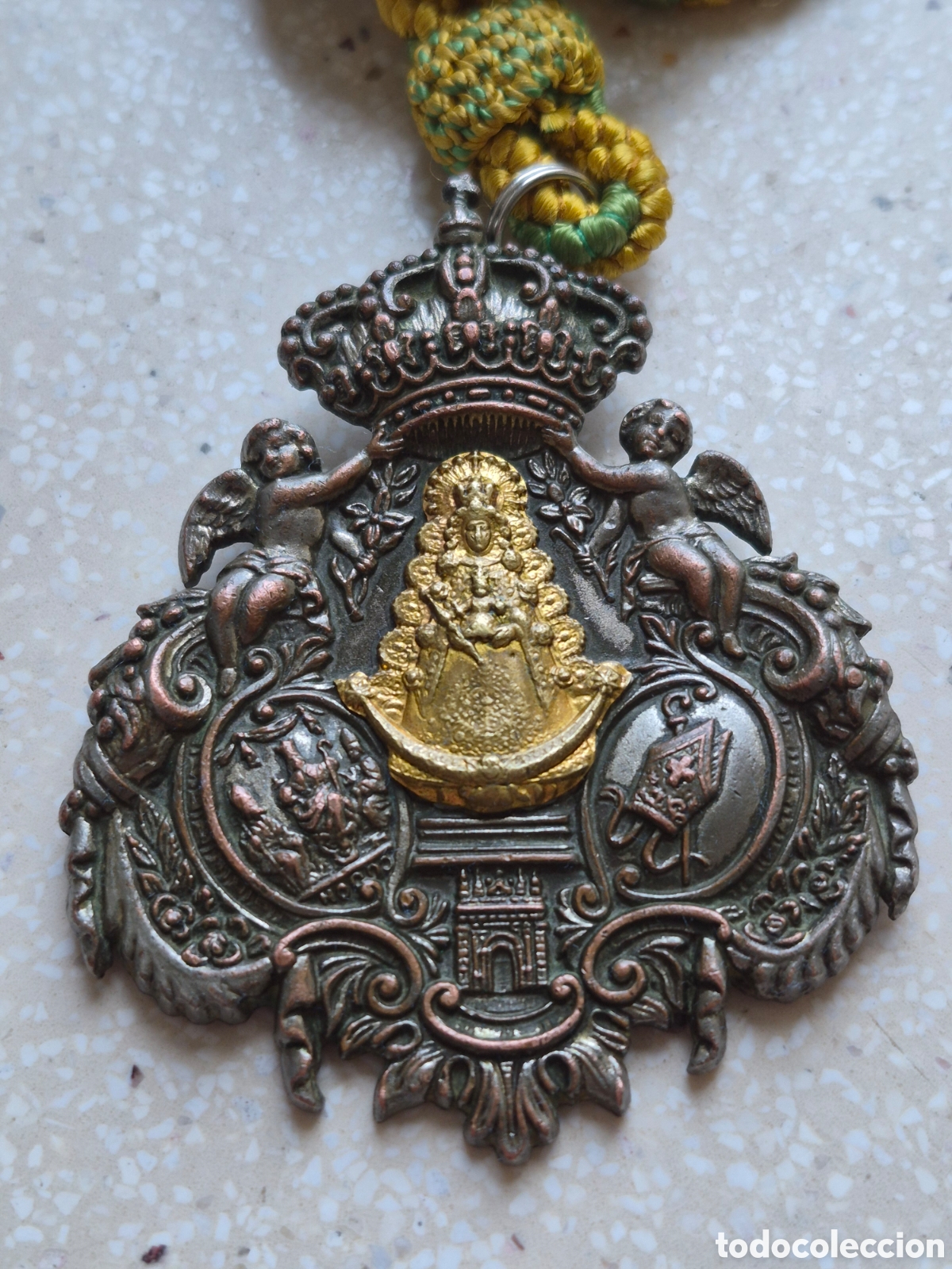 Oggetti Antichi: Medalla de la Hermandad de la Virgen del Roc&iacute;o de la Macarena - Sevilla - Cobre - Antigua .