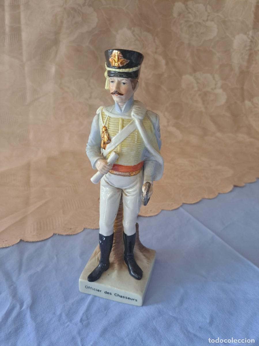 Antig&uuml;edades: Figura de porcelana, oficial de cazadores, Kowa style. 1950/70