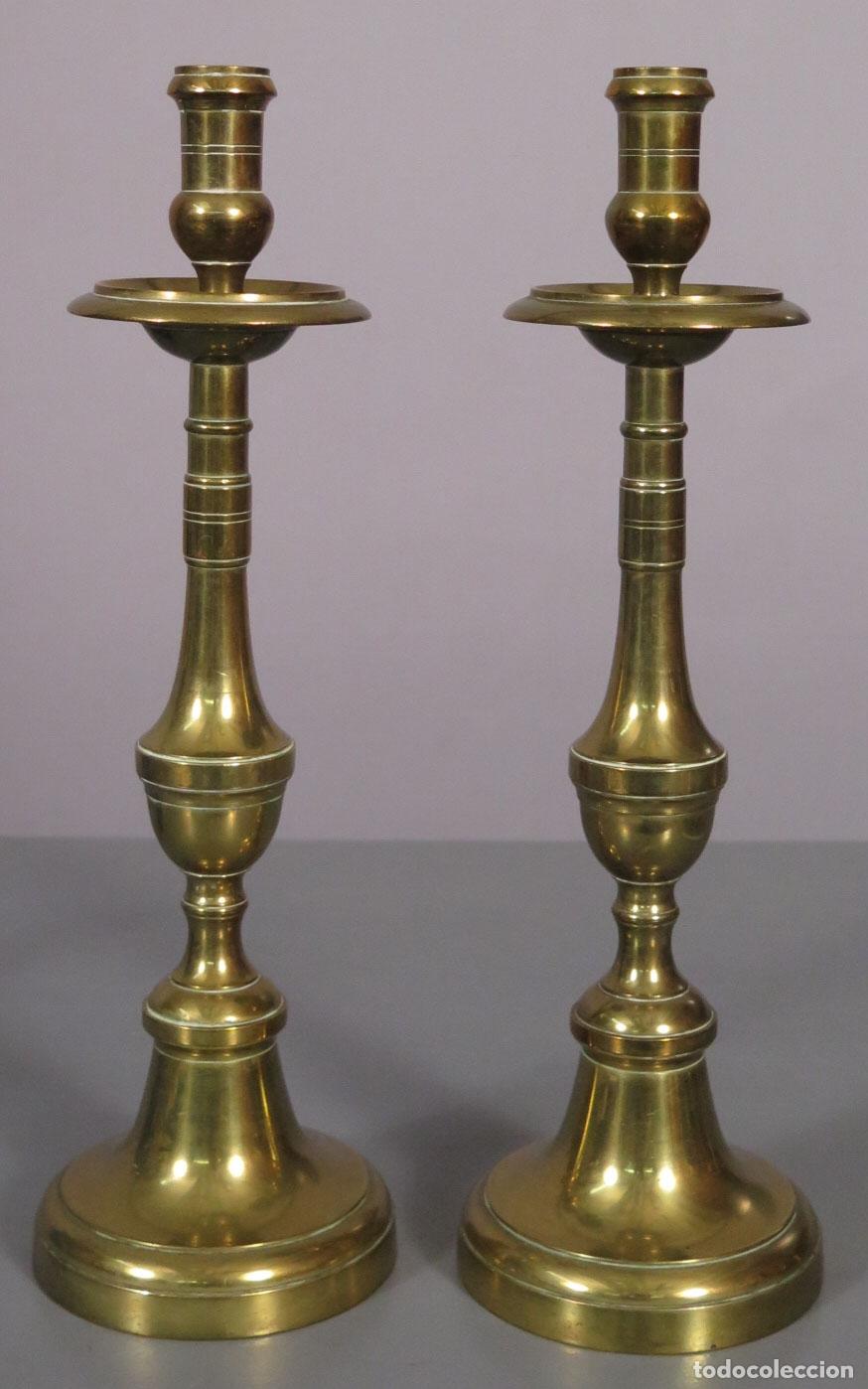 Antig&uuml;edades: PAREJA DE CANDELABROS DE ALTAR. BRONCE. FINALES SIGLO XIX