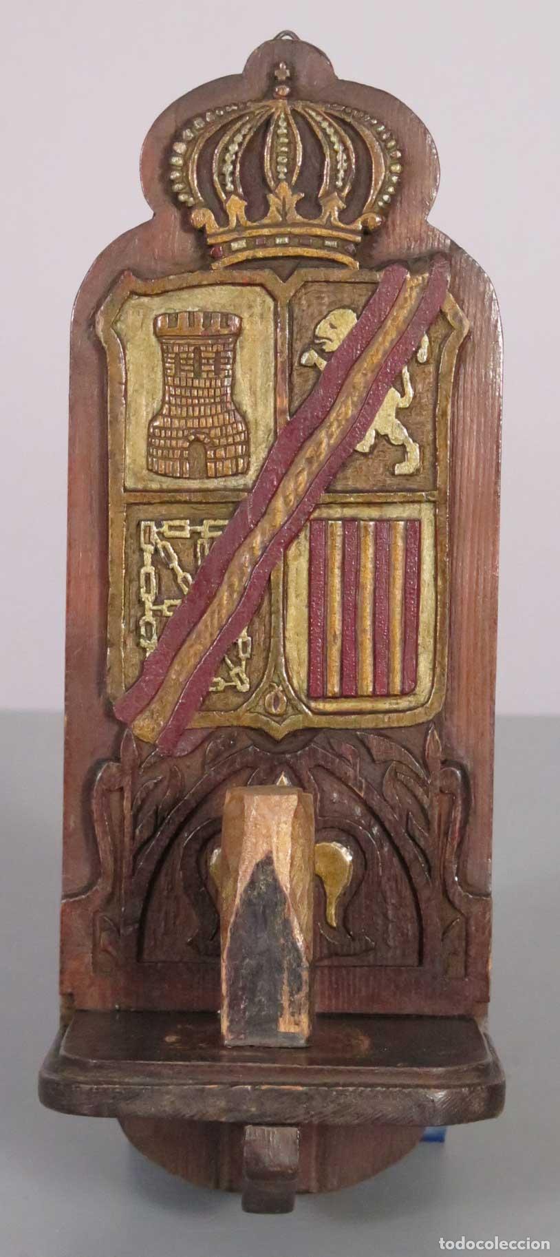 Antig&uuml;edades: SOPORTE PARA VELON. ESCUDO ESPA&Ntilde;OL Y FLOR DE LIS. HACIA 1920