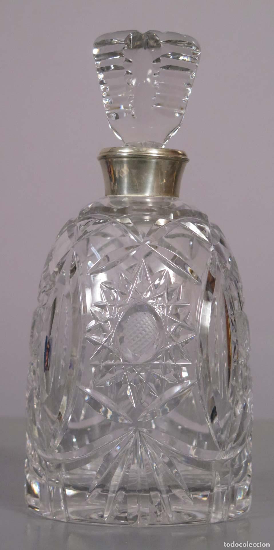 Antig&uuml;edades: LICORERA. CRISTAL TALLADO. CUELLO DE PLATA. HACIA 1940