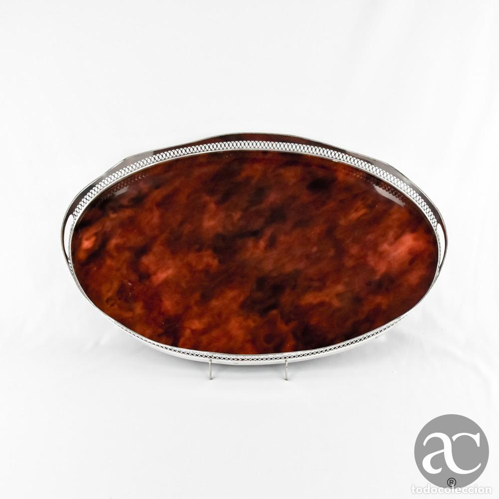 Antig&uuml;edades: Tabuleiro oval de gradinha em casquinha e base a imitar tartaruga n2