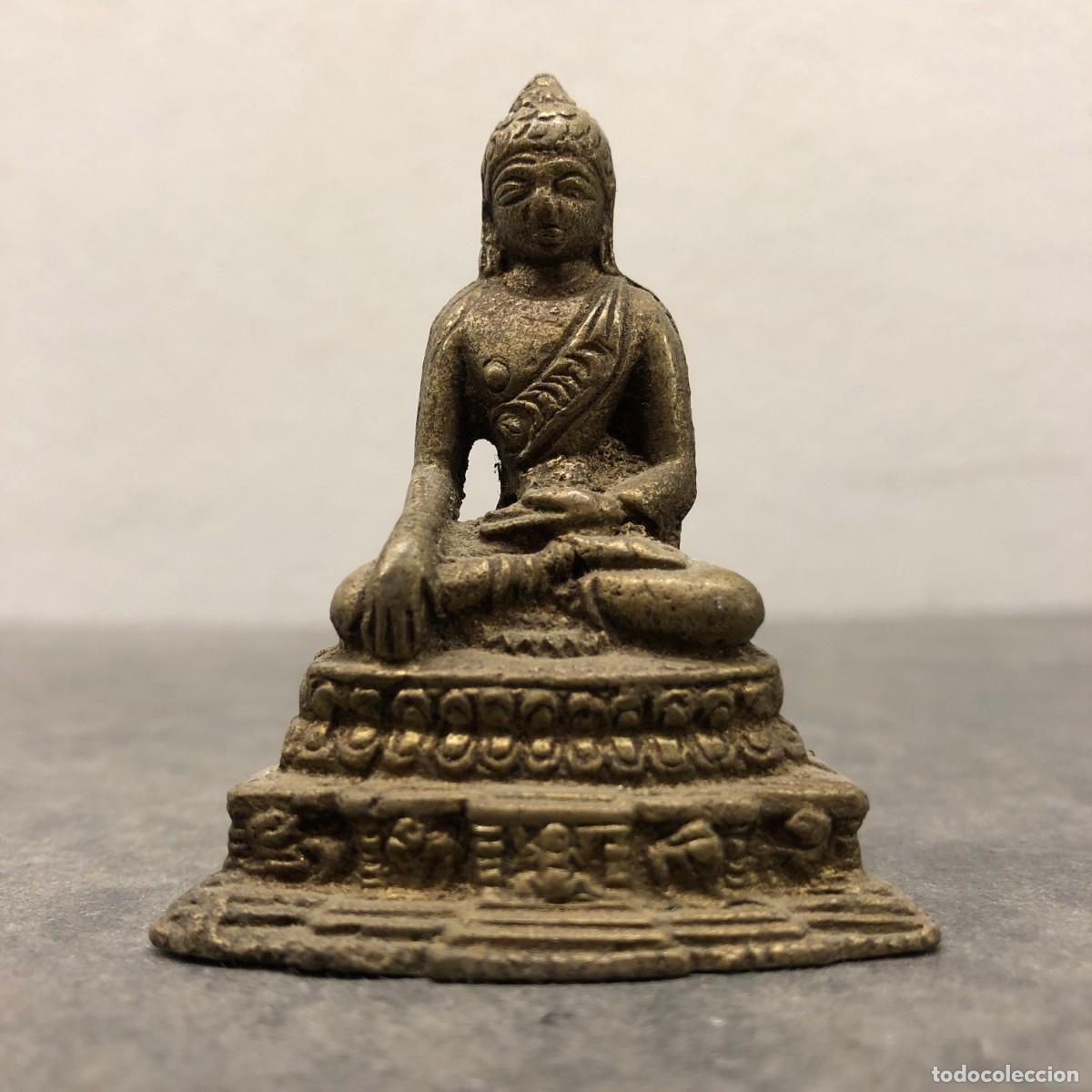 Antig&uuml;edades: PEQUE&Ntilde;A ESCULTURA DE BUDA - DE BROCE FUNDIDO - 6,5 X 5 X 3 CM / 1739