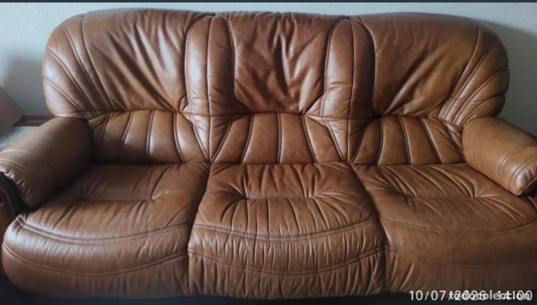 Antiquit&auml;ten: Sof&aacute; y dos sillones de curo y madera muy bien conservados. Universo do couro.