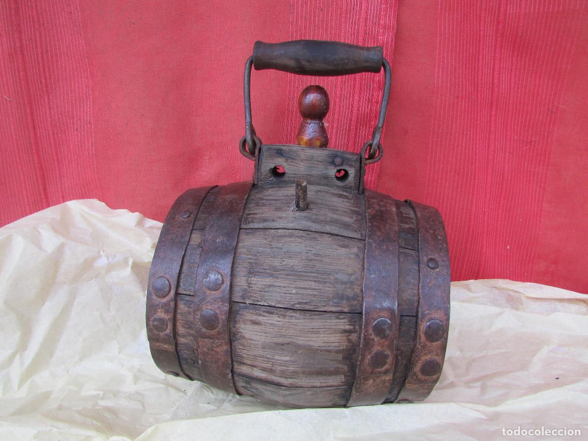 Antig&uuml;edades: BARRIL MALETA con ASA para llevar el vino a los JORNALEROS. Madera de ROBLE. Antiguo 1 litro