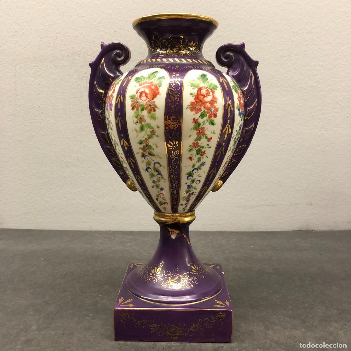 Antig&uuml;edades: PRECIOSO JARRON DE PORCELANA - ESTILO LIMOGES O SIMILAR - MOTIVOS FLORALES - 31 X 18 CM / 1764
