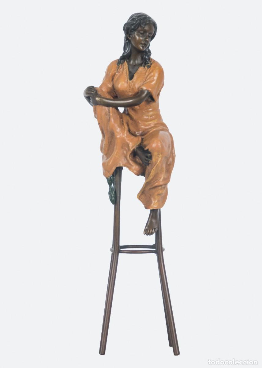 Antig&uuml;edades: BRONCE MUJER SENTADA