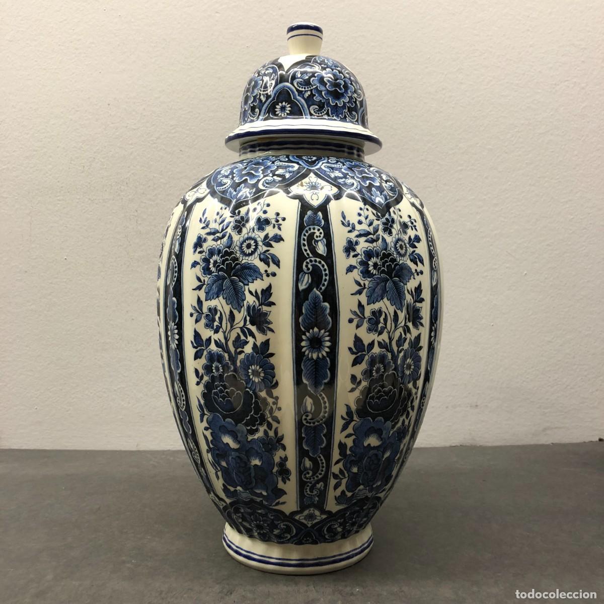 Antig&uuml;edades: GRAN JARRON DE JENGIBRE CON TAPA - DISE&Ntilde;O CL&Aacute;SICO DE ESTILO DELFT - 41,5 X 23 CM / 1767