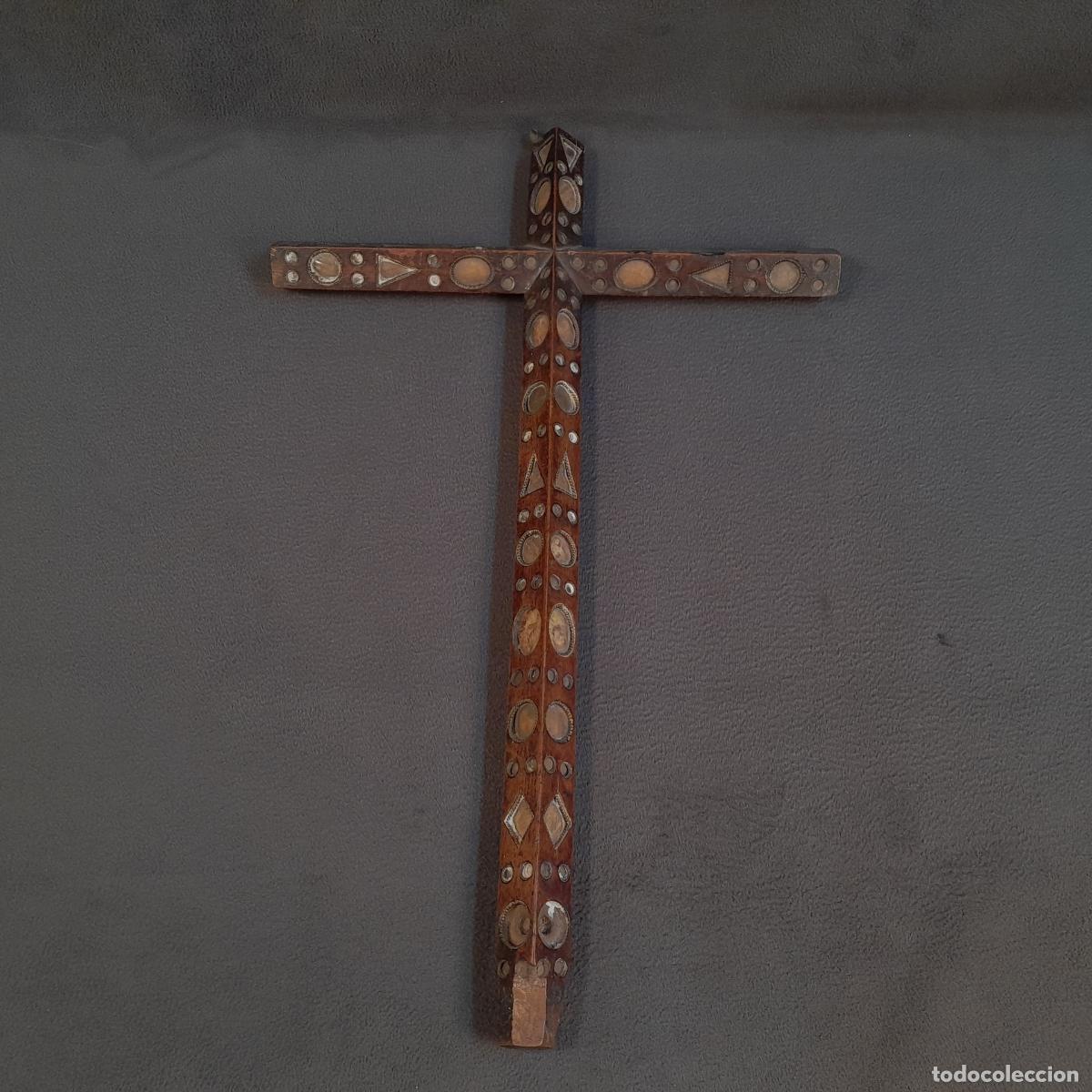 Antig&uuml;edades: CRUZ DE JERUSALEM CON RELICARIOS REALIZADA EN MADERA. FINALES S. XVIII.