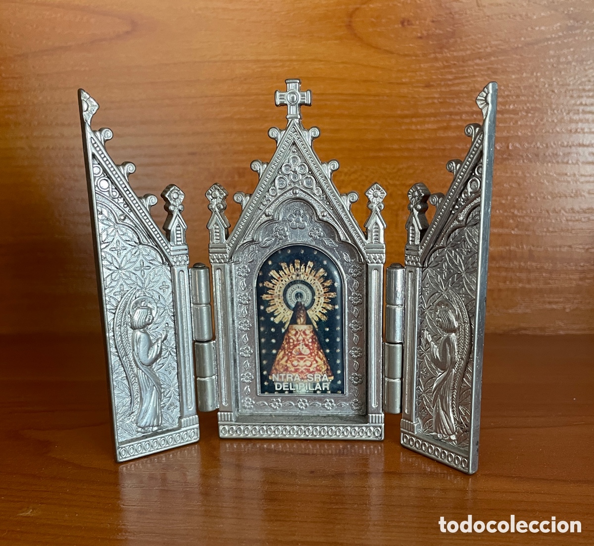 Antig&uuml;edades: Adorno met&aacute;lico bendecido de Nuestra Se&ntilde;ora del Pilar