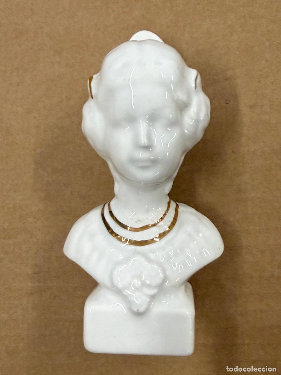 Antig&uuml;edades: Delicado busto de Fallera Valenciana en porcelana y ribete oro. 14 cms alto