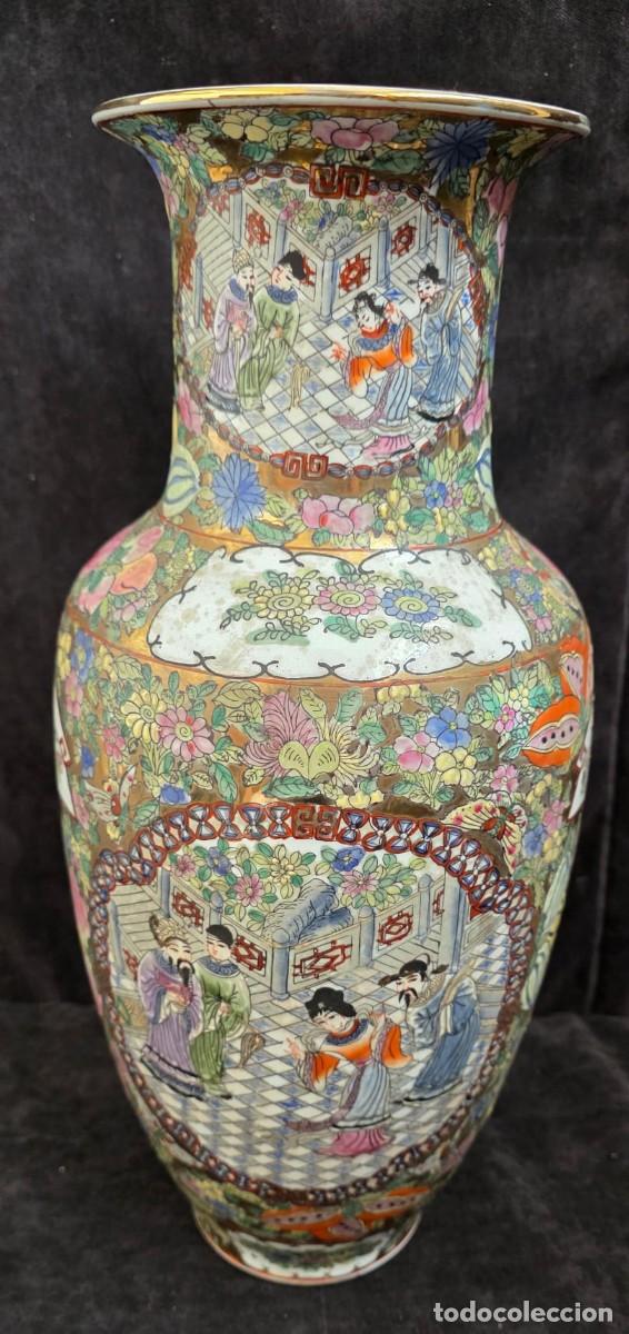 Antig&uuml;edades: Gran Jarr&oacute;n Chino Famille Rose Qianlong &ndash; Porcelana Policromada Pintada a Mano &ndash; 43 x 22 cm