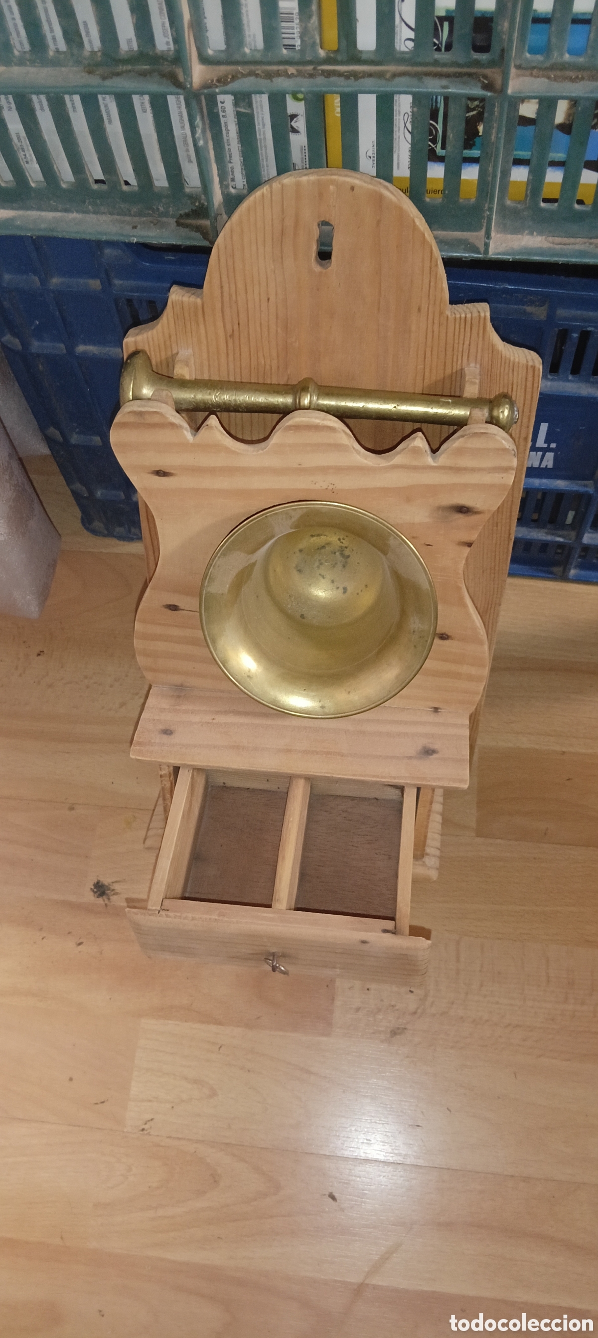 Antig&uuml;edades: Almicero de madera y bronce - Foto 2
