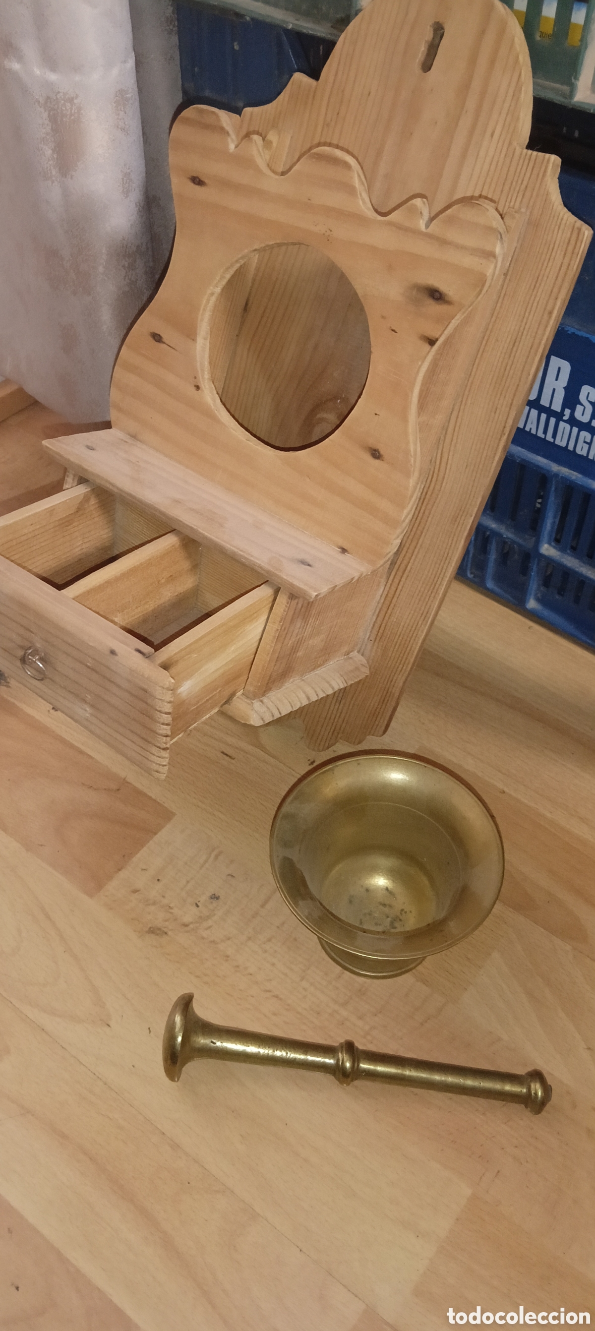 Antig&uuml;edades: Almicero de madera y bronce - Foto 4
