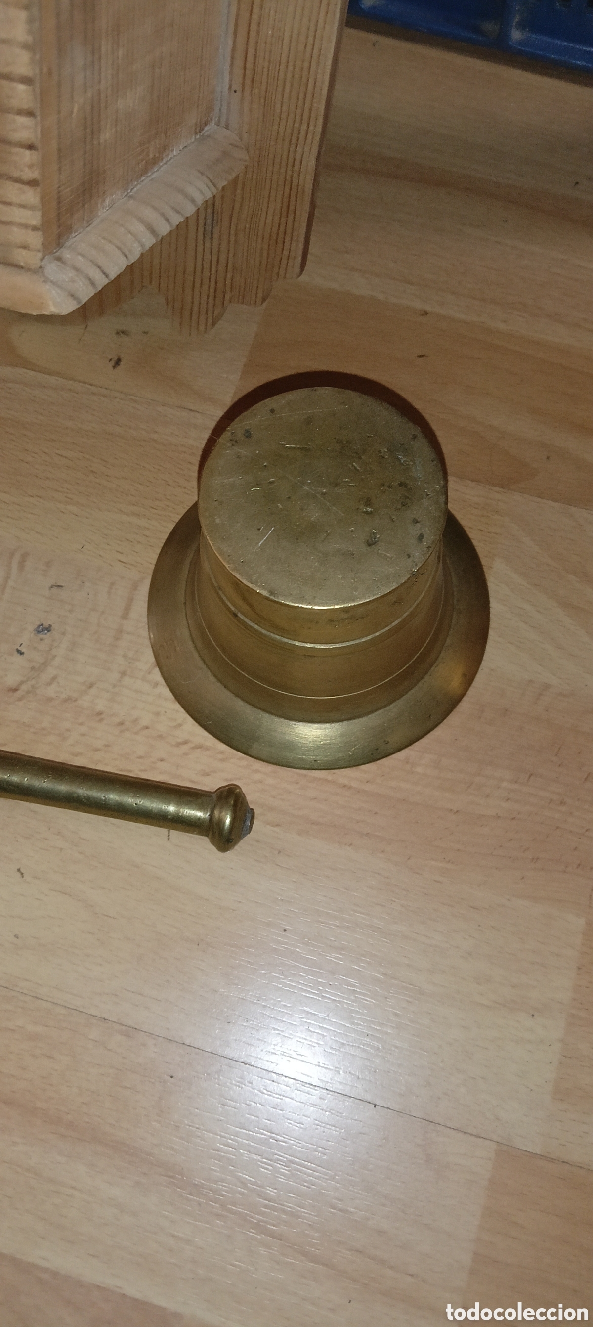 Antig&uuml;edades: Almicero de madera y bronce - Foto 8